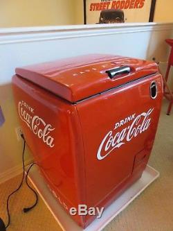 1940 Westinghouse WD-5 Coca Cola Cooler Coke Machine. WORKS