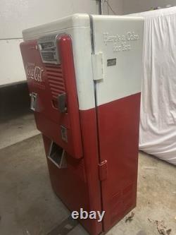 1942 vintage Coca-Cola machine