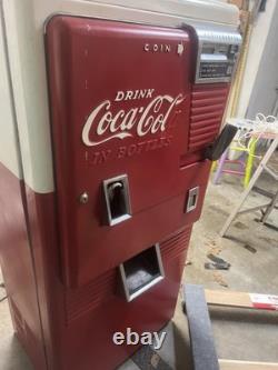 1942 vintage Coca-Cola machine