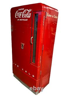 1950 Vendo E110A Coca Cola Coke Machine (Needs electrical work)