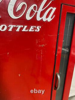 1950 Vendo E110A Coca Cola Coke Machine (Needs electrical work)