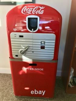 1950's Vendo 33 coke machine