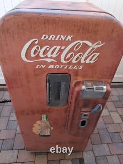 1950s Vendo 39 Coke Machine, 39B, Original. Sold as is