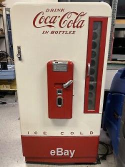 1953 Coca Cola Vendo H110 10 Cent Soda Vending Machine