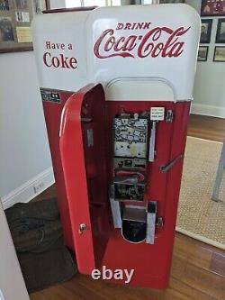1956 Vendo 44 Coca-Cola Vending Machine. Still works, Set for 10 cents a bottle