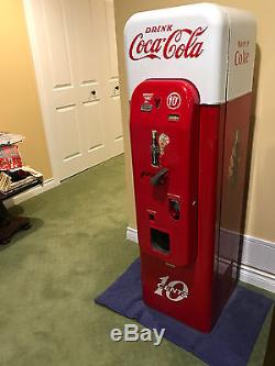1957 VMC44 Vendorlator 10 cent Coke Vending Machine
