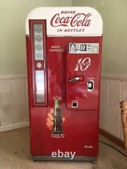 1957 working antique Coca Cola. 10 cent vending machine