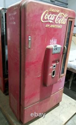 1958 Vendo H110F (V-110) Coca-Cola Bottle Vending Machine