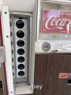 1960 VINTAGE COCA-COLA BOTTLE 10 Cent VENDING MACHINE