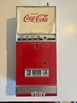 1960's Vintage Westinghouse Coca-Cola Vending Machine Transistor Radio (NICE)