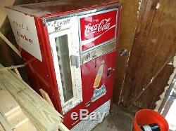 1962 Coca Cola Machine Vendo Things go better with Coke Never Been Outside