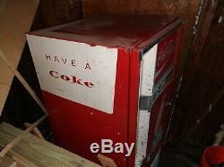 1968 Coca Cola Machine Vendo Things go better with Coke Never Been Outside