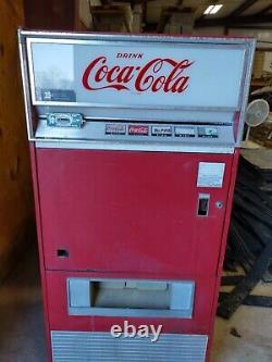 1968 Vintage Bottle Coke Machine. Very Rare Model Find! Vendo V 125A. 8oz Bottle