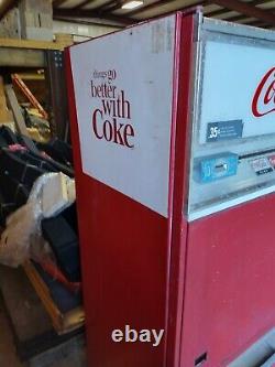 1968 Vintage Bottle Coke Machine. Very Rare Model Find! Vendo V 125A. 8oz Bottle