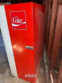1970's era vintage coke machine. Good condition. Includes key. Must pickup