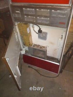 1979 vintage Coca-Cola vending machine. ALL original Working Condition