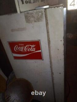 1979 vintage Coca-Cola vending machine. ALL original Working Condition