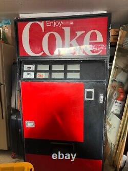 1980's coke machine. Runs. Need to be able too move