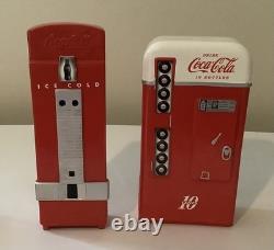2020 Jacobs & Vendo Mini Coca Cola Vending Machines & Display Shelf