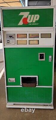 7 Up Vending Machine Vintage