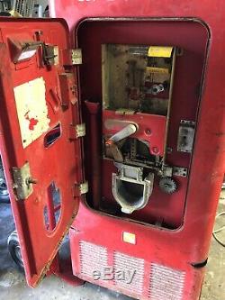 Antique Coke Machine VMC-139