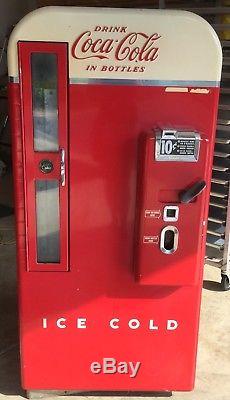 Antique coca cola Machine Model H81A Vendo Stored For Twenty Years