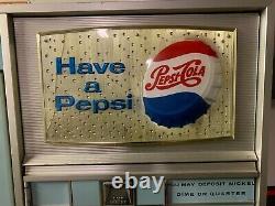 Antique/vintage Pepsi vending machine working condition