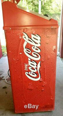 COCA-COLA vending machine