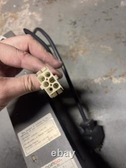 COINCO 9370-S 117 V Single Price Soda Vending Machine Coin Mech Takes $1 Coin