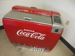 COKE MACHINE COCA COLA COOLER Original Finish. Nice to see old paint 1950's