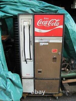 COKE MACHINE Vintage 1970's Model HA56E Works Great, Ice Cold