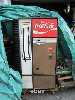 COKE MACHINE Vintage 1970's Model HA56E Works Great, Ice Cold