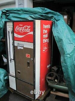 COKE MACHINE Vintage 1970's Model HA56E Works Great, Ice Cold