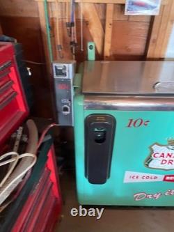 Canada dry pop vending machine