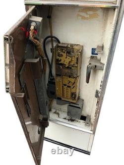 Cavalier CSS-8-64 Coke Machine With Coke Bottles