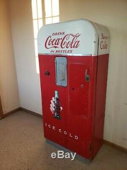 Classic 1950's Vintage Coca Cola Machine Coke Vendo 39 refrige still works