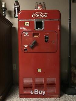 Coca-Cola Coke Machine Vendo VMC 33