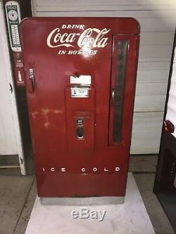 Coca Cola Machine With Violent History Vendo 110 WORKING Vending Nice Original