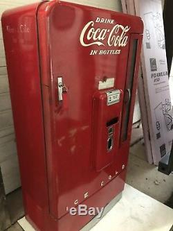 Coca Cola Machine With Violent History Vendo 110 WORKING Vending Nice Original