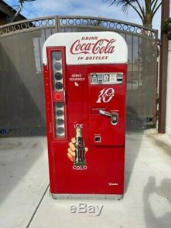 Coca Cola Machine vendo 81