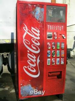 Coca-Cola Royal 660 Bottles & Cans Soda Vending Machine