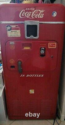 Coca Cola Vendorlator 33 Vending Machine 1954