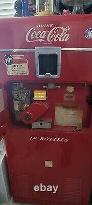 Coca Cola Vendorlator 33 Vending Machine 1954