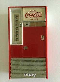 Coca Cola Vintage 1960s Transister AM/FM vending machine Radio & case & earbuds