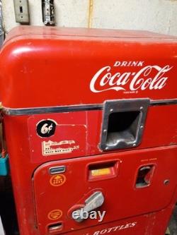 Coca-Cola Vintage Soda Vending Machine Red Drink Coca-Cola In Bottles