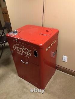 Coca-Cola Vintage Vending Machine 10cent Rare Vendo Model Works Great Cold