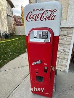Coca Cola Vintage Vending Machine VENDO 44