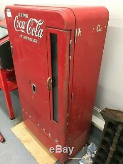Coca Cola Vintage vendo 110C or 6 case vertical 4/50 Vintage Coca-Cola Machine