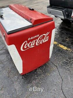 Coca Cola chest 1950s Westinghouse Model WH-12T Refrigerated Cooler Machine