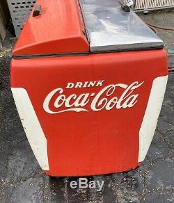 Coca Cola chest 1950s Westinghouse Model WH-12T Refrigerated Cooler Machine